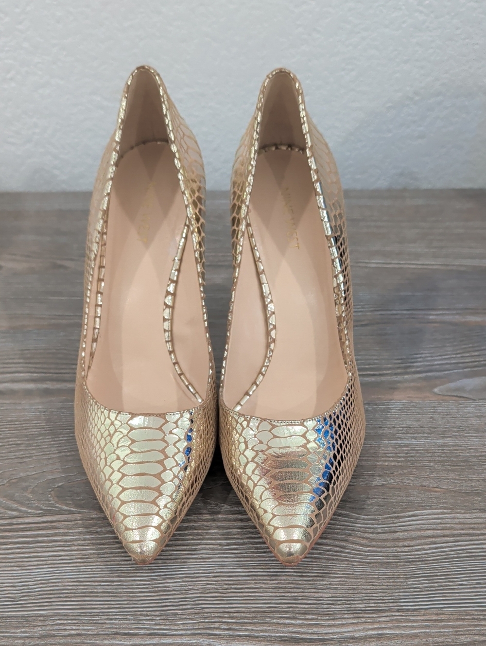 Near New Nine West TATIANA Gold Metallic Leather Croc Embossed Stiletto Heels 11 - Picture 2 of 15
